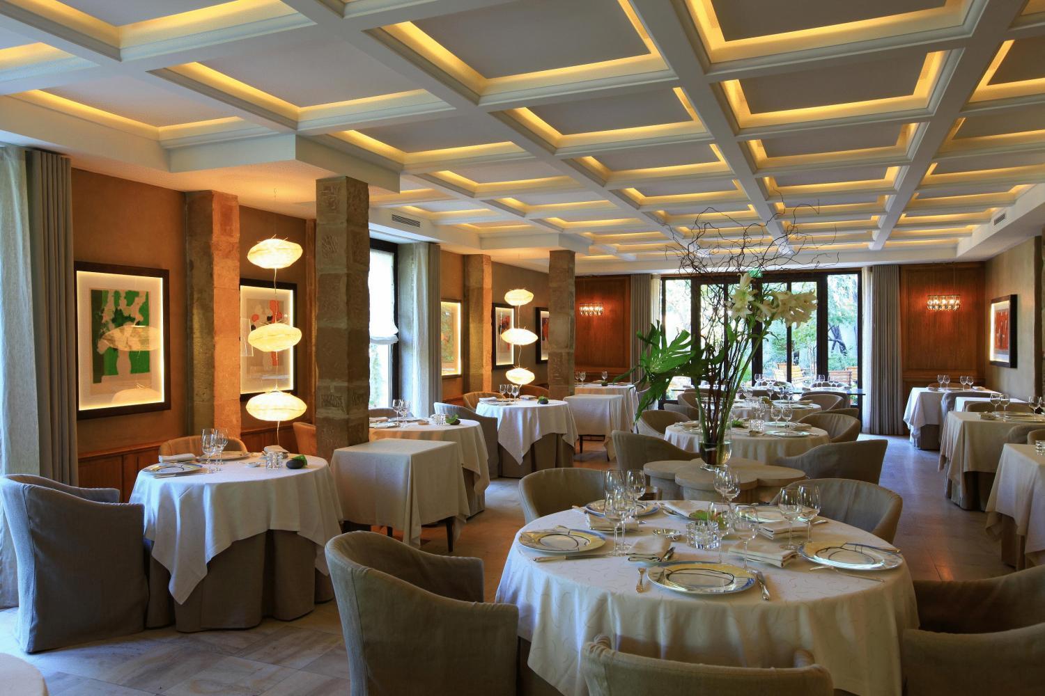 Hotel & Restaurants - Maison Chabran Pont-de-l'Isere Restaurant photo